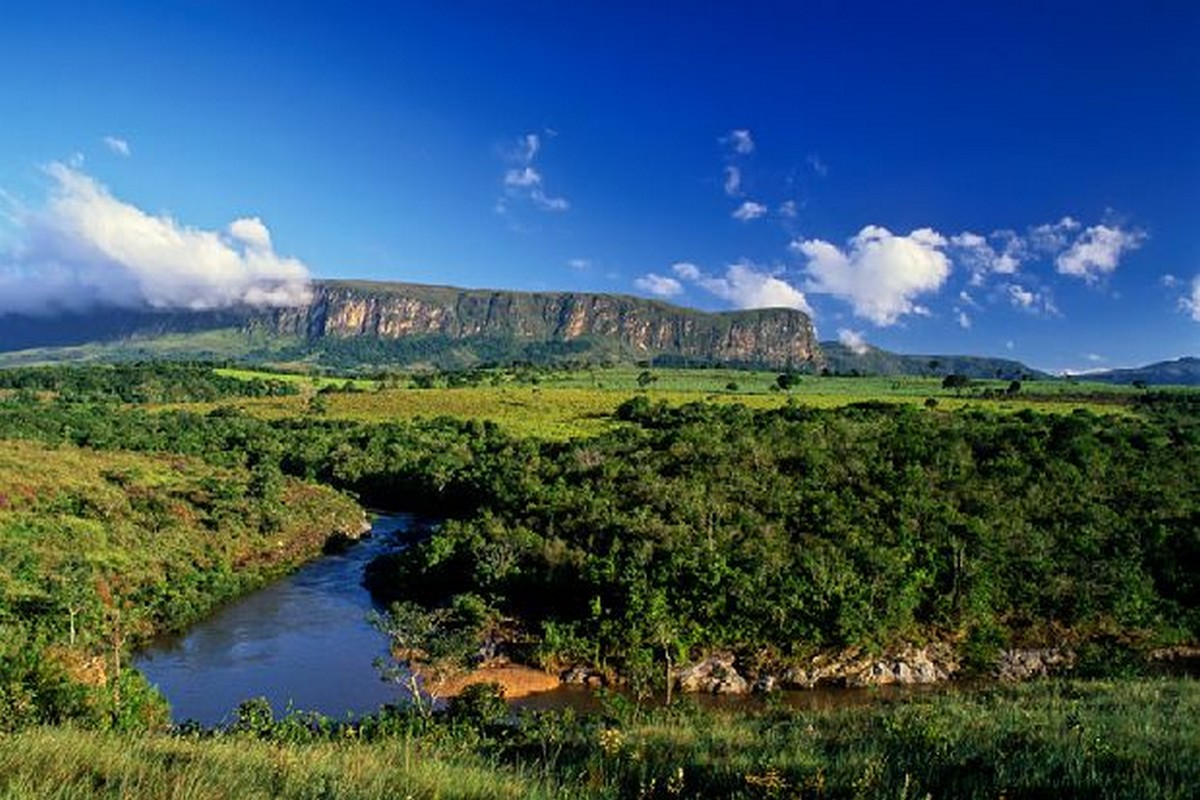 Guia de Cachoeiras São Roque de Minas MG.